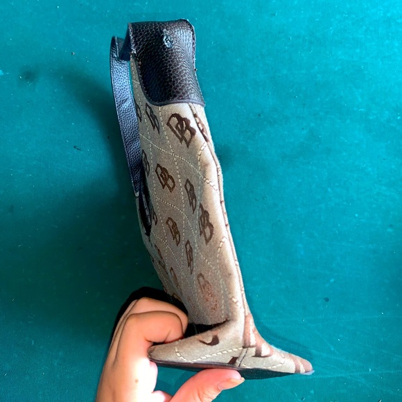 Classic Brown and Tan Dooney & Bourke Purse with clasp - Picture 4 of 15